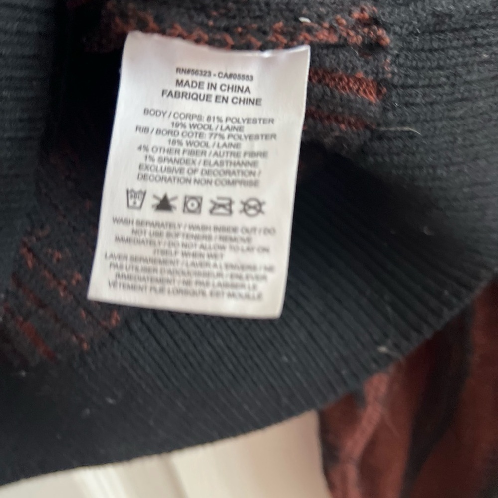 Nike yoga sweater. Cropped. EUC. Size Medium. - Picture 8 of 12